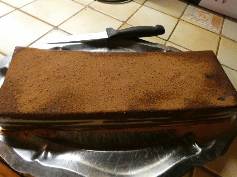 gateau chocolat blanc et noir fait par mon fils 