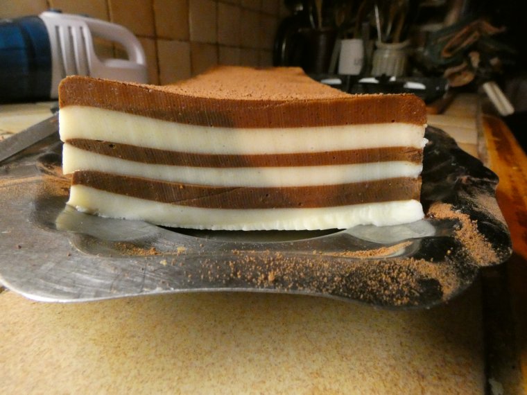 gateau chocolat blanc et noir fait par mon fils 